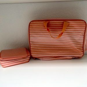 Thirty One travel Bag with bubbles and bracelets case